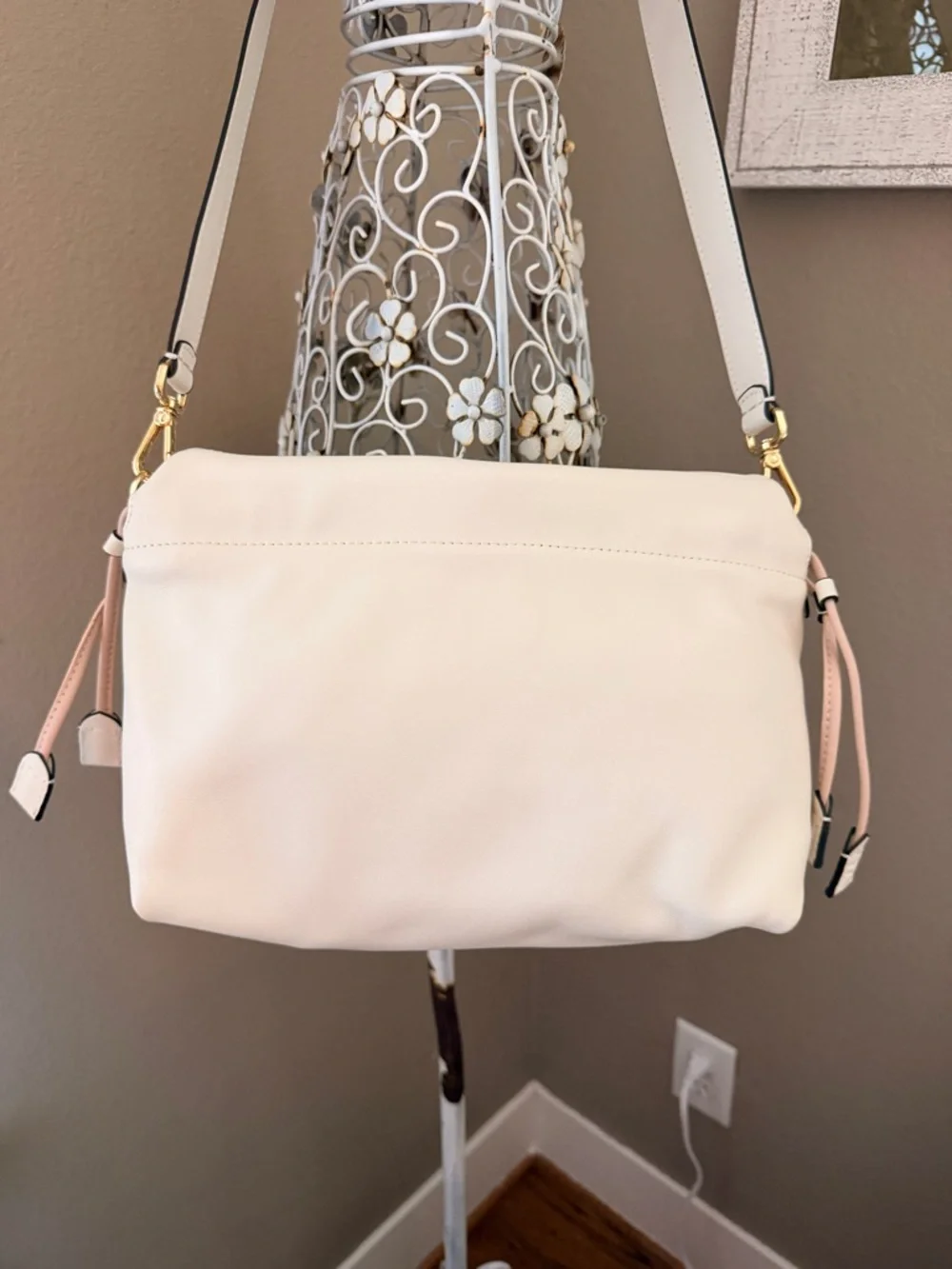 Cream Genuine Leather Medium Mamma Baguette with Gold Hardware - Picture 3 of 12